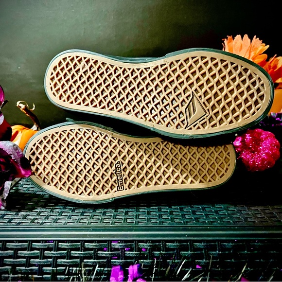 BRAND NEW Emerica. Wino G6 Slip-On (YOUTH) - Picture 5 of 6